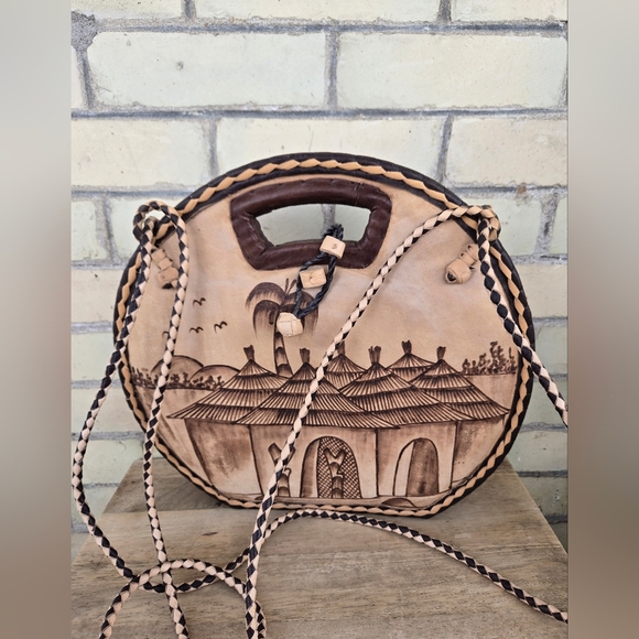 Vintage Leather Bag - Picture 4 of 11